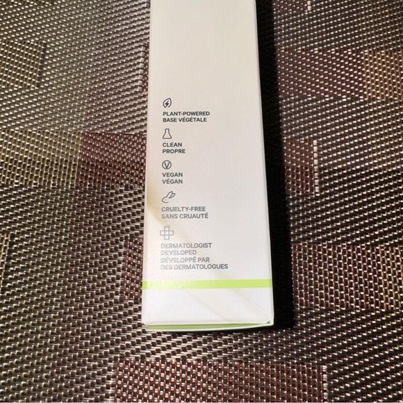 Well People Revitalizing Dew Snow Mushroom Eye Gel-Cream - Picture 3 of 4